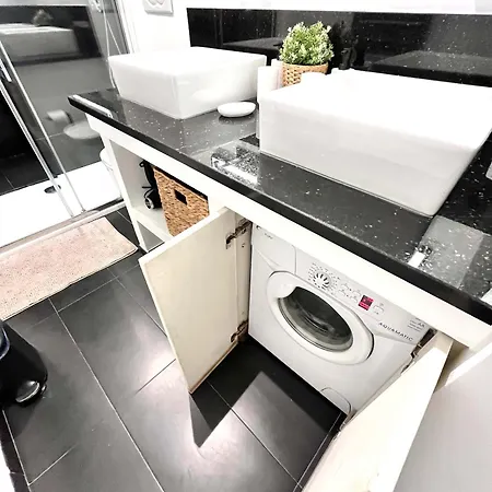 New!chic Oasis Apt, Heart Of Nice, Family Friendly, Walking To The Beach! Nice